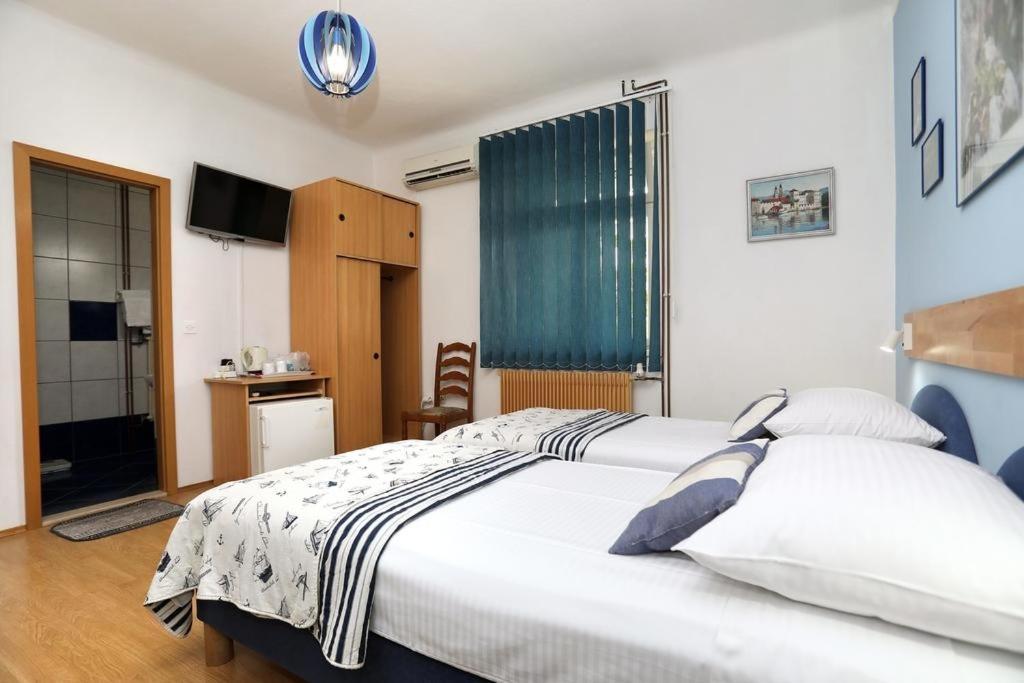 Rooms With A Parking Space Trogir - 17442 Room photo